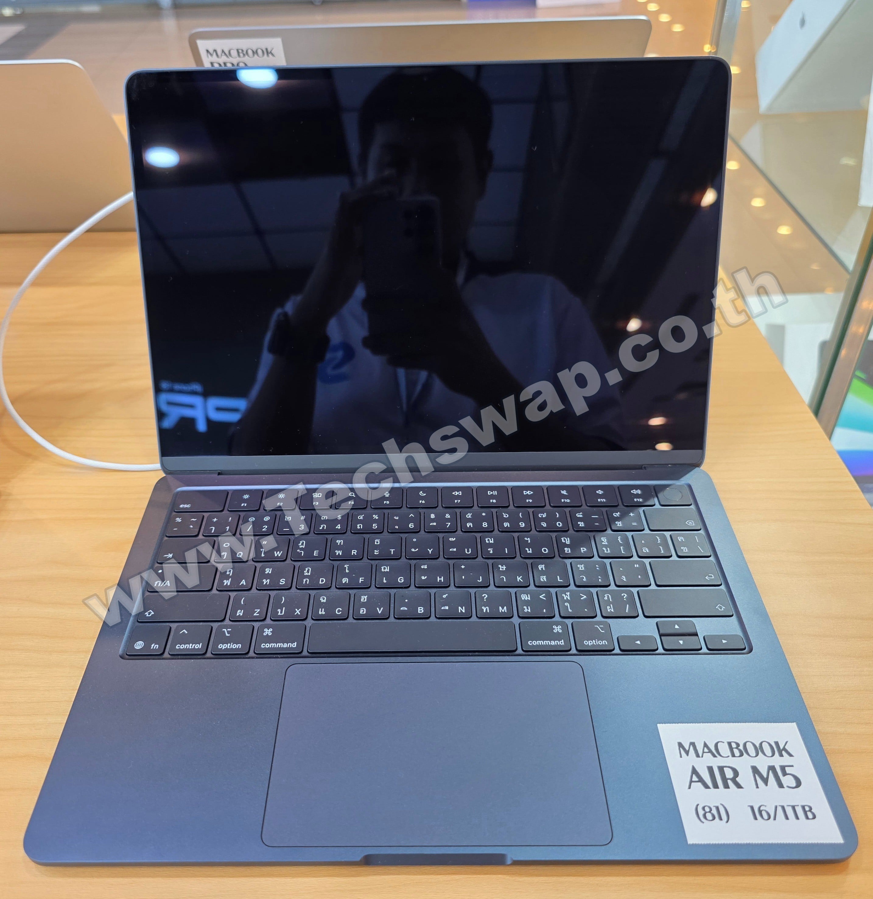 Apple MacBook Air 13.6-inch M5 (2026)